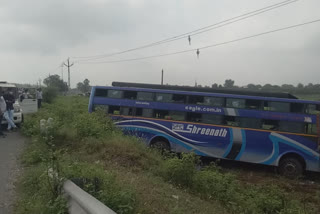 35 injured after bus carrying migrant workers meet with an accident