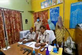 three-robbery-accused-arrested-with-weapons-in-dhanbad