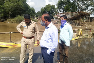 Tahsildar basavaraja benneshirura visits and inspection of flood affected villages