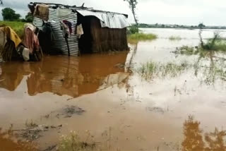 lake water rushing to houses in surpur