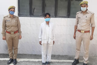 Female smuggler arrested with 80 thousand hemp in noida