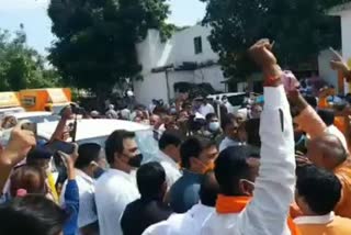 fight between bjp workers in bjp office in patna