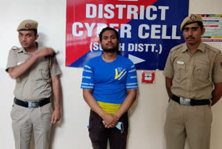 accused student arrested in case of sending obscene messages to women