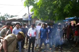 জলেশ্বৰত কৃষক বিৰোধী আইন বাতিলৰ দাবীত প্ৰতিবাদ