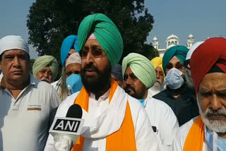 Partap Singh Bajwa and Shamsher Singh Dulo paid obeisance at Darbar Sahib