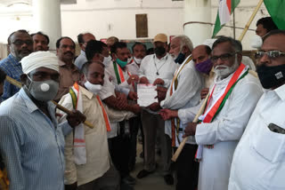 protest at bodhan by congress leaders