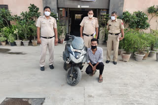 robber arrested with scooty