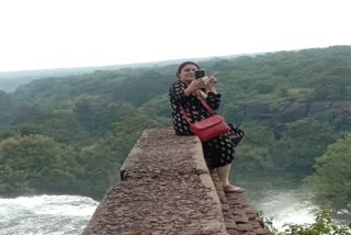 Woman falls in Halali Dam