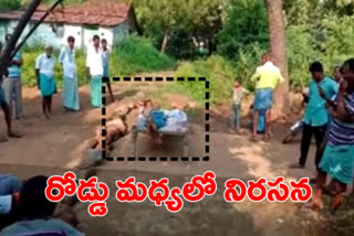 Farmer innovative protest as officials asking for bribes