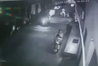 youths on motorcycles snatched the gold chain from the woman in jalandhar