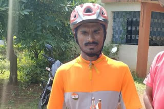 kolhapur young man Travel to across Maharashtra by bicycle for homage to the soldiers