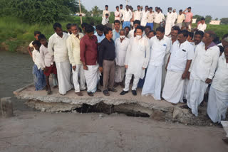 Close shave for Karnataka MLA  Raichur Bridge Collapse  Rain damaged bridge collapses Karnataka  JDS MLA Raja Venkatappa Naik  Sirwara rain damaged bridge collapse  Raichur news today  Karnataka News  Mallat Village news  ജനതാദൾ എംഎൽഎ തലനാരിഴക്ക് രക്ഷപ്പെട്ടു  റായ്‌ചൂർ പാലം തകർച്ച  ജനതാദൾ (സെക്കുലർ) എംഎൽഎ രാജാ വെങ്കടപ്പ നായിക്