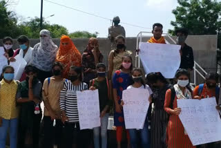 Meritorious girls demanding justice at Gandhi Chowk