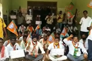 BJP protest at Devarakadra in Mahabubnagar against lrs policy