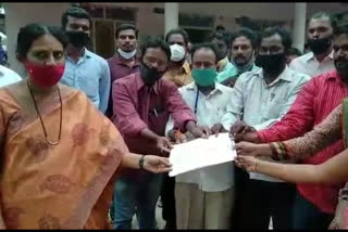 vro protest at atmakuru rdo office