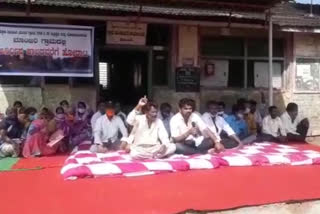 Protest in front of Manjari Gram Panchayat