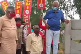 CPI   national secretary Narayana inspected the occupied government lands.