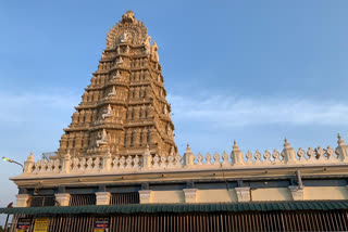 munirathna visits to mysore chamundi hills