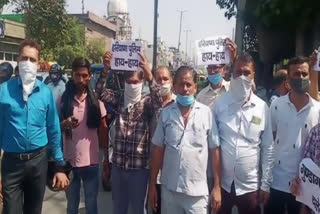 Shopkeepers protest against police cutting challan in Panipat