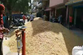 paddy starts arriving in faridabad mandi farmers are unhappy with crop purchase process