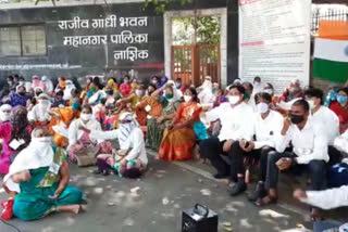 anganwadi workers protest at nashik municipal corporation for her demand