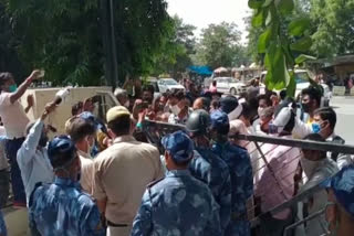 protest of dead engineer sachin kumar family in faridabad