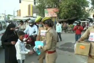 कानपुर पुलिस ने लोगों को किया जागरूक