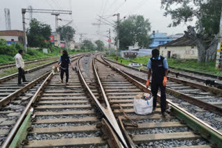 cleanness programme held at clean rail, clean india mission in raipur railway station