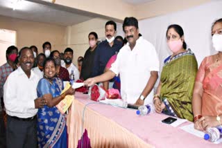 minister talasani distribute cheque for benificerires in secundrabad