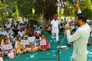 Employees of government departments staged a protest against the government demanding restoration of pension in mansa