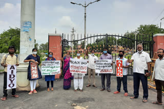 protest-in-raichur-condemning-hathras-mass-rape-case