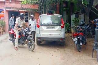 4 people arrested with one crore rupees in Dhanbad, 4 arrested with one crore rupees during vehicle check in Dhanbad, news of Dhanbad Barwadda police station, धनबाद में एक करोड़ रुपए के साथ 4 लोग गिरफ्तार, धनबाद में वाहन चेकिंग के दौरान एक करोड़ रुपए के साथ 4 गिरफ्तार