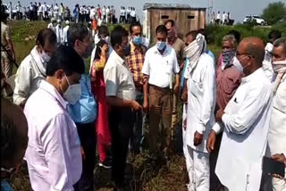 Central team inspects the damaged soybean crop in Shajapur