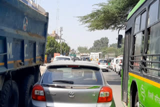 people facing problem due to traffic jam