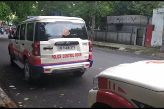 PCR staff of delhi police transported pregnant woman to hospital