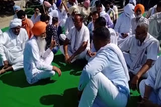 farmers protest against government for purchase of paddy in kurukshetra