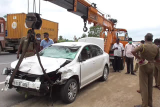 கார் மோதிய விபத்தில் தம்பதி உயிரிழப்பு