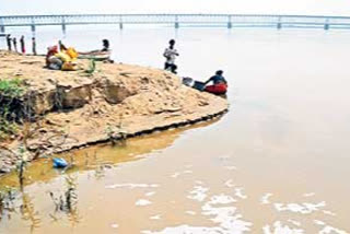 రాజమహేంద్రవరం మార్కండేయఘాట్‌లో కలుస్తున్న మురుగు