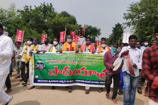 farmers-padayatra-at-maturu-village-in-yadadri-bhuvanagiri-district