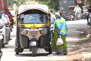 Attack on auto driver, Attack on auto driver in Dharwad, Dharwad crime news, ಆಟೋ ಚಾಲಕ ಮೇಲೆ ಹಲ್ಲೆ, ಧಾರವಾಡದಲ್ಲಿ ಆಟೋ ಚಾಲಕ ಮೇಲೆ ಹಲ್ಲೆ, ಧಾರವಾಡ ಅಪರಾಧ ಸುದ್ದಿ,