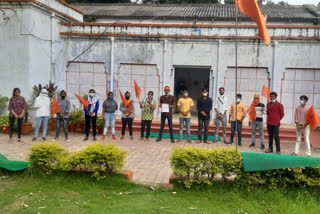 ABVP protest at Sarguja University for submitting answer sheet