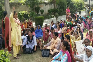 Anganwadi workers open a front against the government