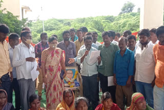 Farmers' protest for crop relief in surapurFarmers' protest for crop relief in surapur