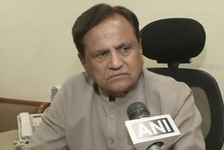 Senior Congress leader Ahmed Patel tests positive for COVID-19  കോൺഗ്രസ് നേതാവ് അഹമ്മദ് പട്ടേലിന് കൊവിഡ്  ന്യൂഡൽഹി  വീട്ടിൽ ക്വാറന്‍റൈനിൽ പ്രവേശിപ്പിച്ചു  കൊവിഡ് സ്ഥിരീകരിച്ചു  Ahmed Patel tests positive for COVID  Senior Congress leader Ahmed Patel  കൊവിഡ് ബാധിച്ച് നേതാക്കൾ