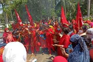 trade union protest against hathras gang rape and burnt effigy of Yogi Adityanath in faridabad