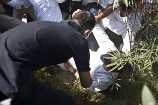 Police pushed, lathicharged and threw me to ground, claims Rahul Gandhi in Hathras