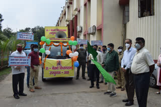 Deputy Commissioner flagged off 3 chariots for voter awareness in Bokaro