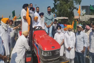 Akali workers from Fatehgarh Sahib also joined the march against agricultural laws