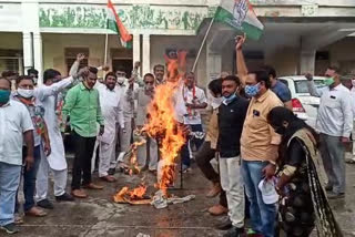congress protest against rahul gandhis arrest and hathras incident in jalgaon
