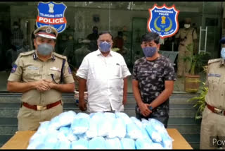 Donation of 10 thousand masks to CP Mahesh Bhagawat